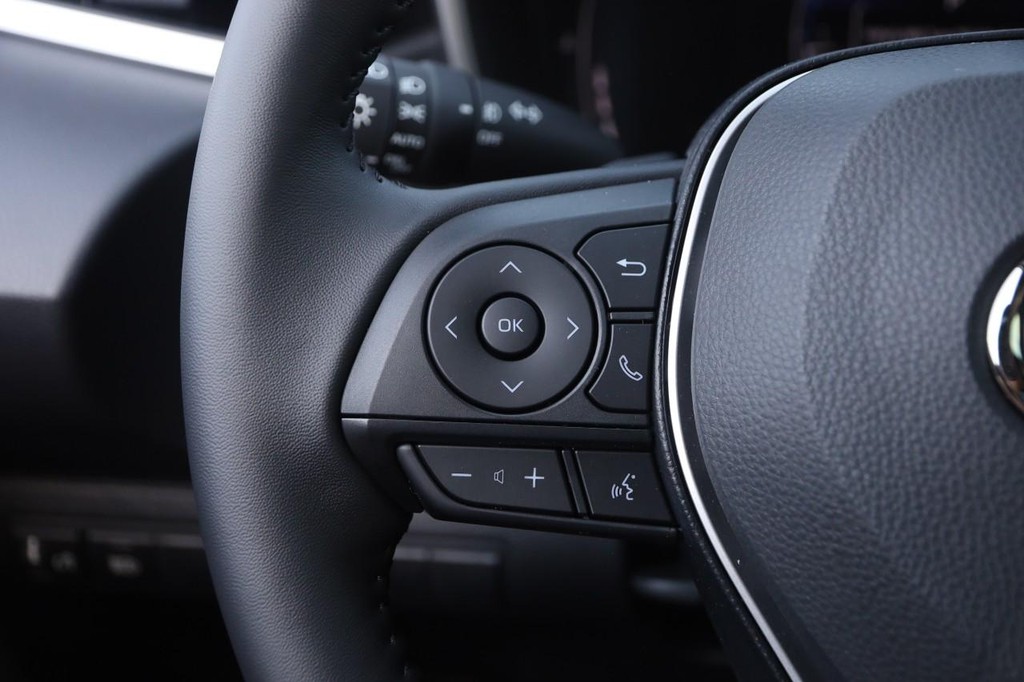 Toyota Corolla Hatchback Vehicle Full-screen Gallery Image 11