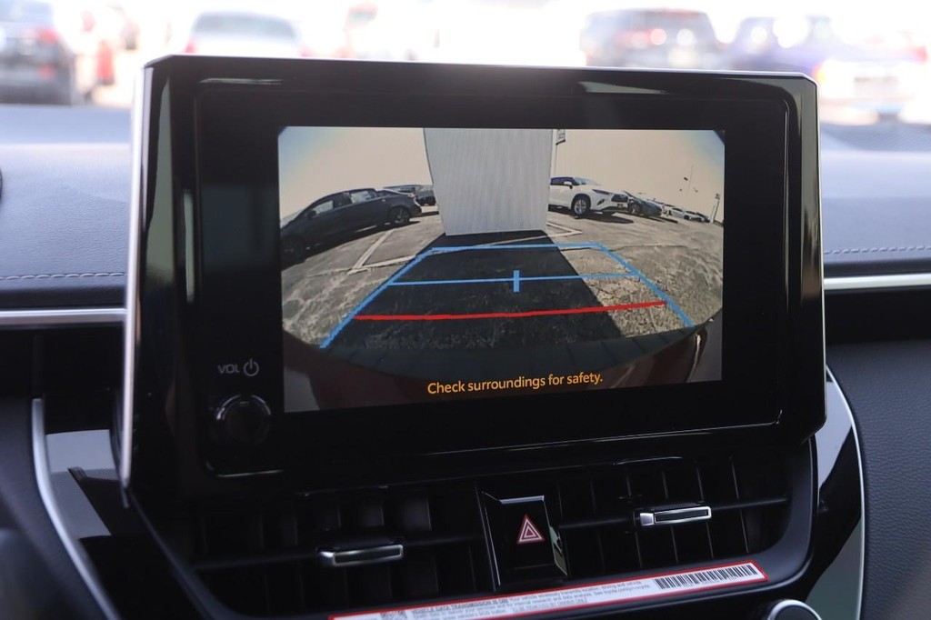 Toyota Corolla Hatchback Vehicle Full-screen Gallery Image 16