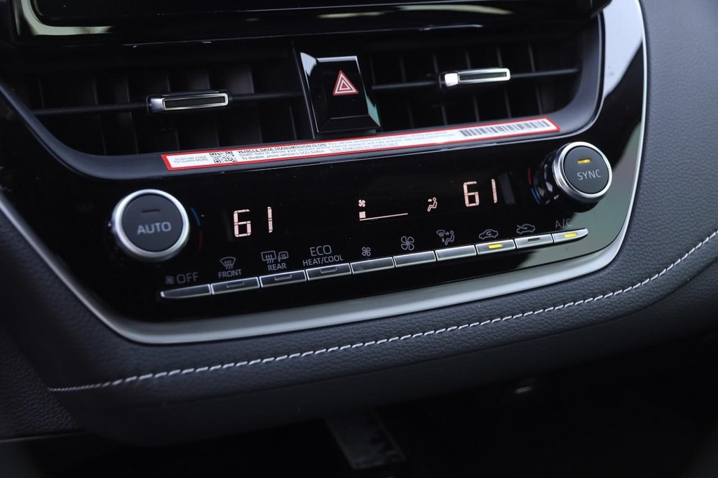 Toyota Corolla Hatchback Vehicle Full-screen Gallery Image 17