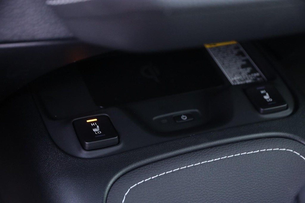 Toyota Corolla Hatchback Vehicle Full-screen Gallery Image 18