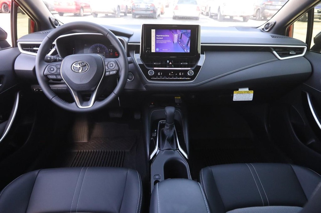 Toyota Corolla Hatchback Vehicle Full-screen Gallery Image 20