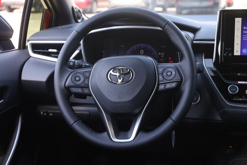 Toyota Corolla Hatchback Vehicle Full-screen Gallery Image 22