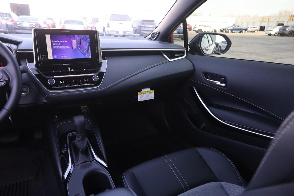 Toyota Corolla Hatchback Vehicle Full-screen Gallery Image 24