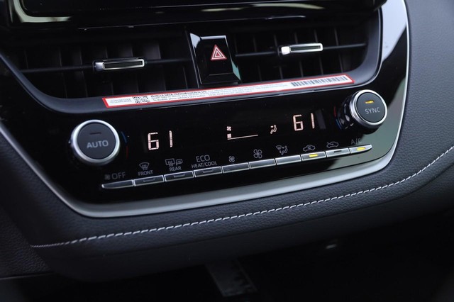 Toyota Corolla Hatchback Vehicle Image 17