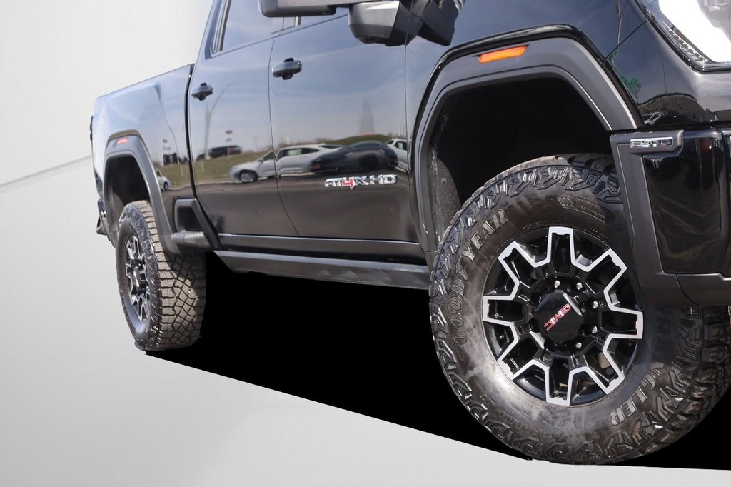GMC Sierra 2500HD Vehicle Full-screen Gallery Image 3