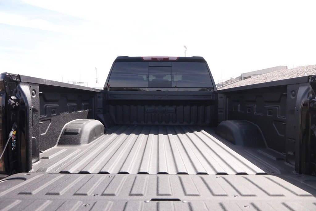 GMC Sierra 2500HD Vehicle Full-screen Gallery Image 8