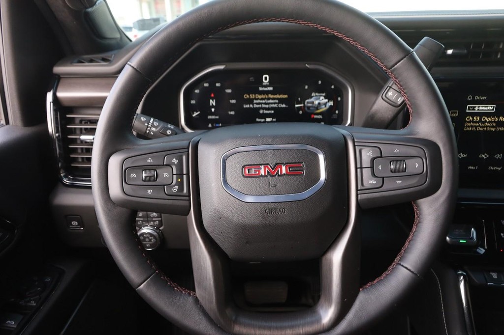 GMC Sierra 2500HD Vehicle Full-screen Gallery Image 12