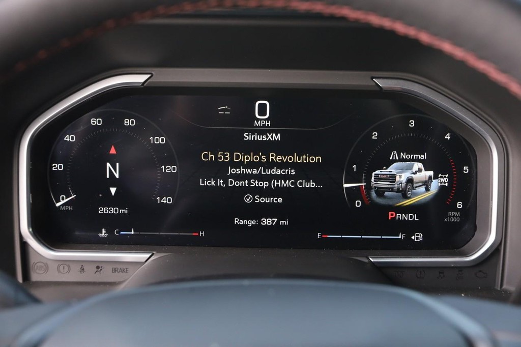 GMC Sierra 2500HD Vehicle Full-screen Gallery Image 15