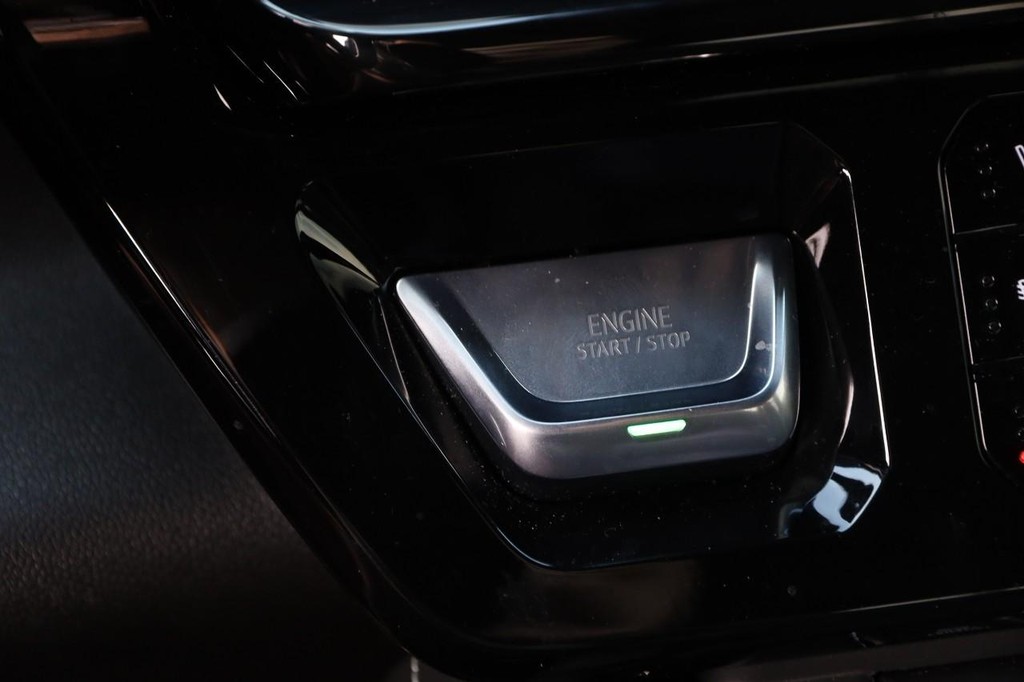 GMC Sierra 2500HD Vehicle Full-screen Gallery Image 16