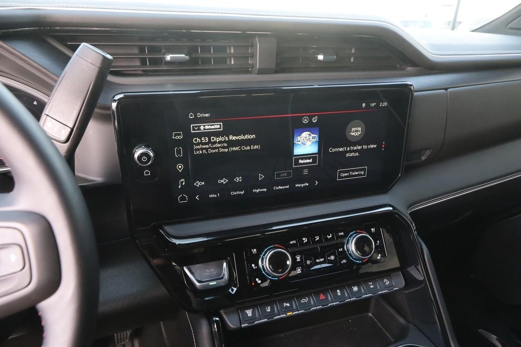 GMC Sierra 2500HD Vehicle Full-screen Gallery Image 17