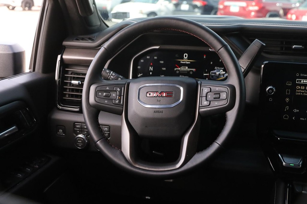 GMC Sierra 2500HD Vehicle Full-screen Gallery Image 24