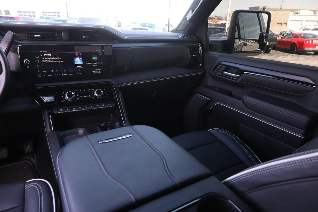 GMC Sierra 2500HD Vehicle Full-screen Gallery Image 26