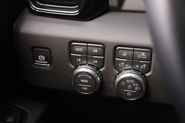 GMC Sierra 2500HD Vehicle Image 21