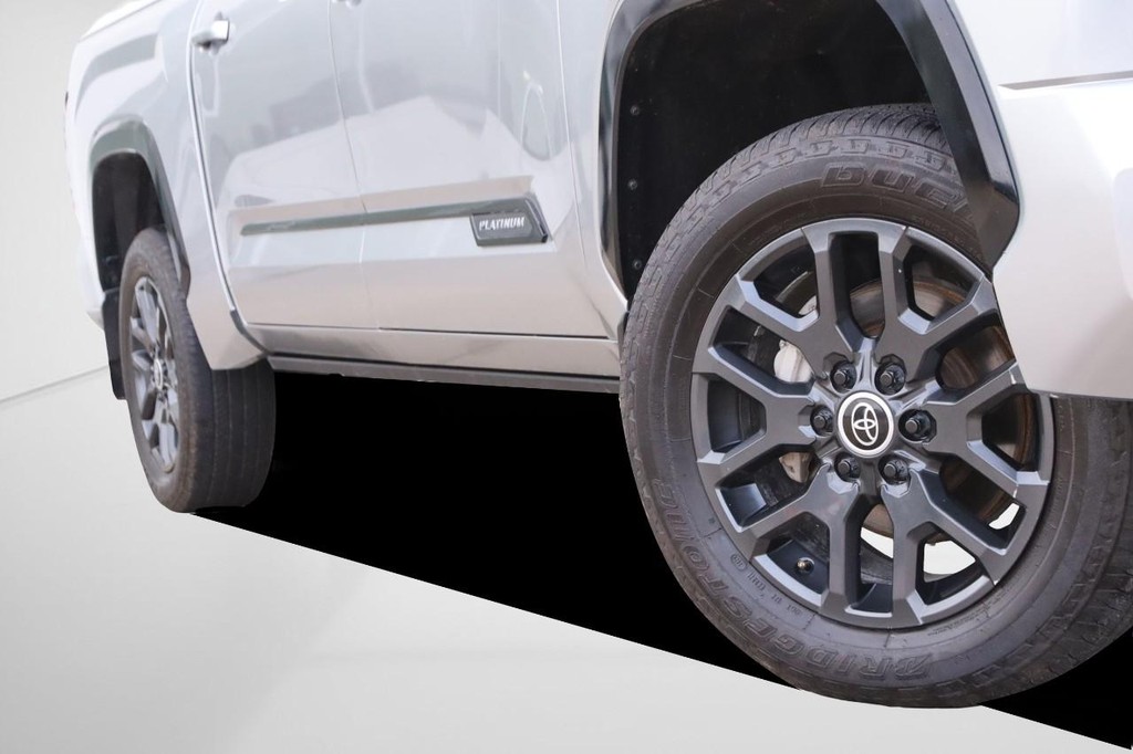 Toyota Tundra 4WD Vehicle Full-screen Gallery Image 3