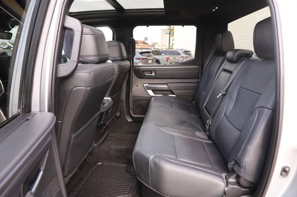 Toyota Tundra 4WD Vehicle Full-screen Gallery Image 9