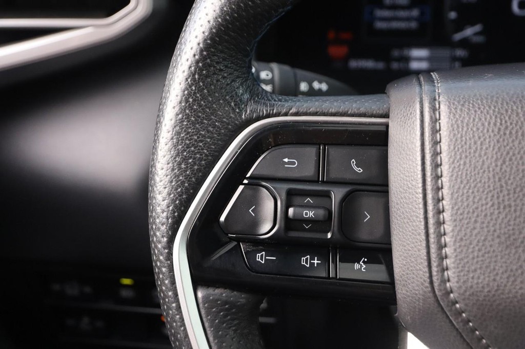 Toyota Tundra 4WD Vehicle Full-screen Gallery Image 12