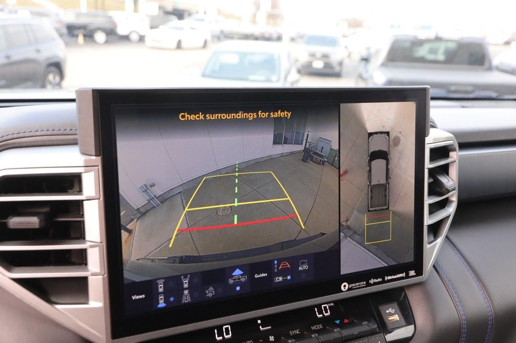 Toyota Tundra 4WD Vehicle Full-screen Gallery Image 18