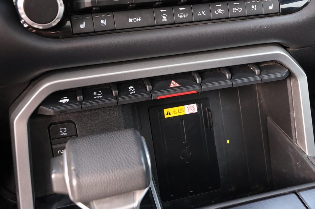 Toyota Tundra 4WD Vehicle Full-screen Gallery Image 19