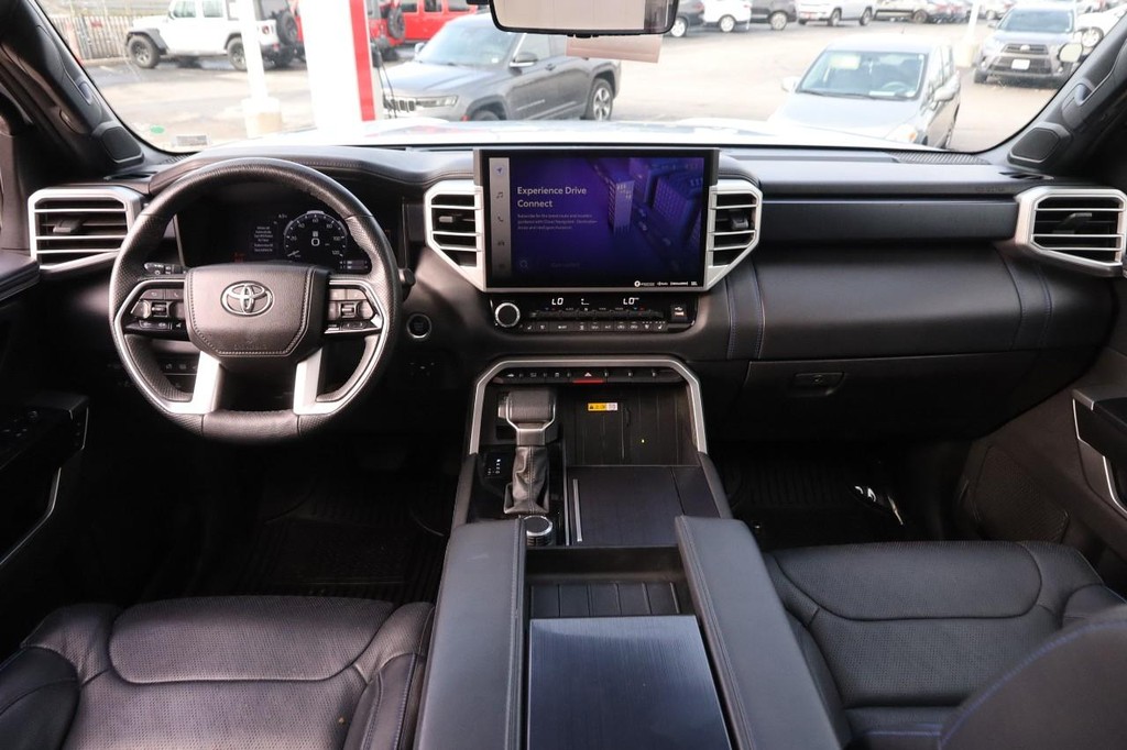 Toyota Tundra 4WD Vehicle Full-screen Gallery Image 22