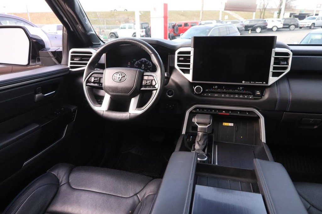 Toyota Tundra 4WD Vehicle Full-screen Gallery Image 23