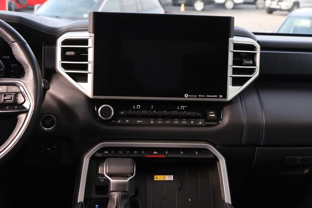 Toyota Tundra 4WD Vehicle Full-screen Gallery Image 25