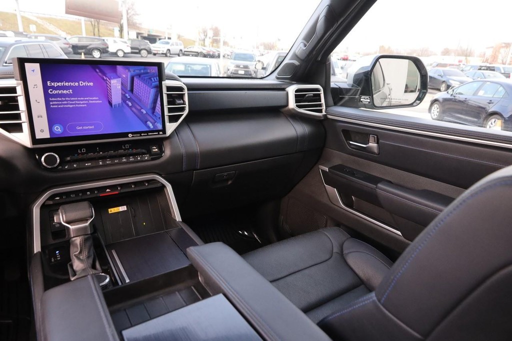 Toyota Tundra 4WD Vehicle Full-screen Gallery Image 26