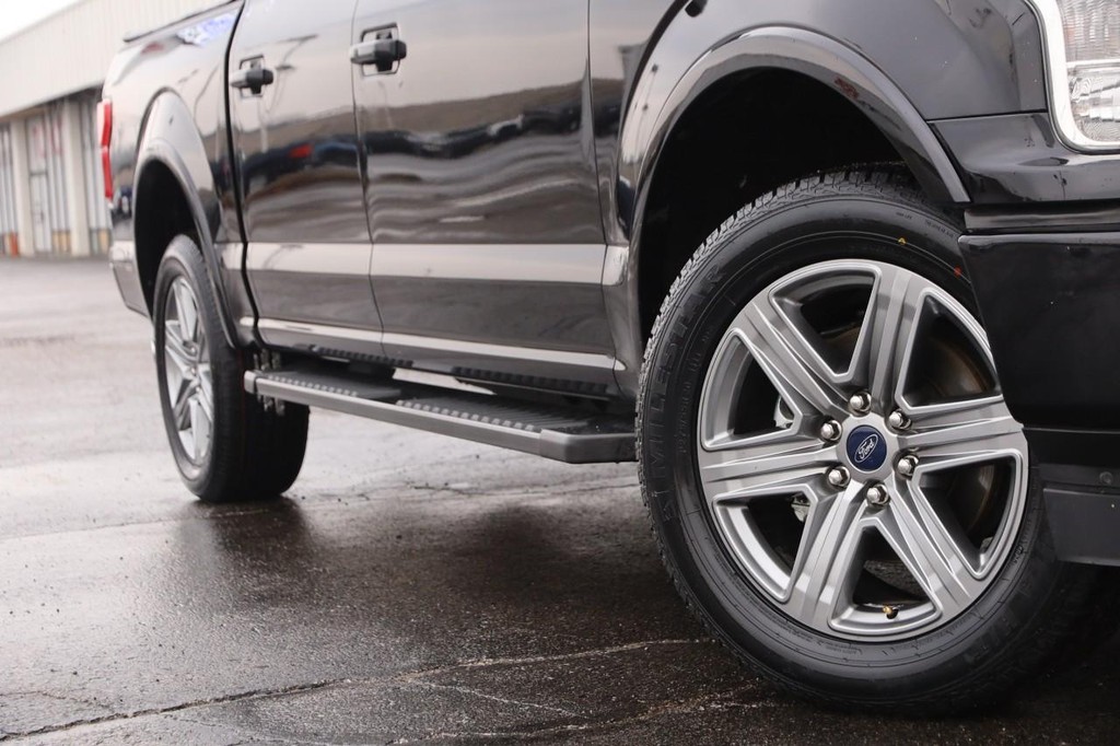 Ford F-150 Vehicle Full-screen Gallery Image 03