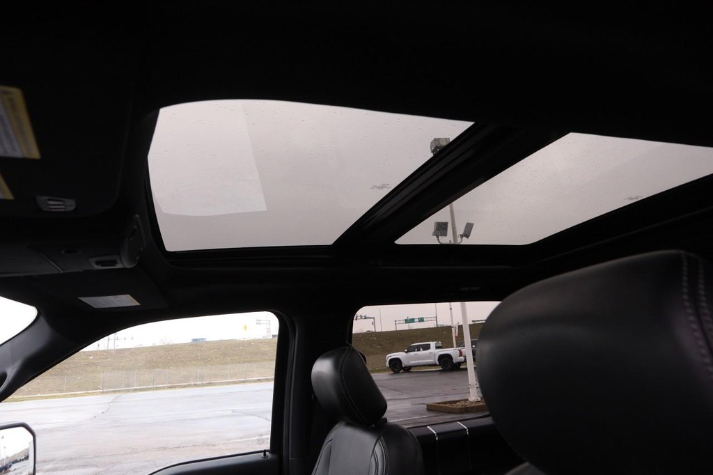 Ford F-150 Vehicle Full-screen Gallery Image 08