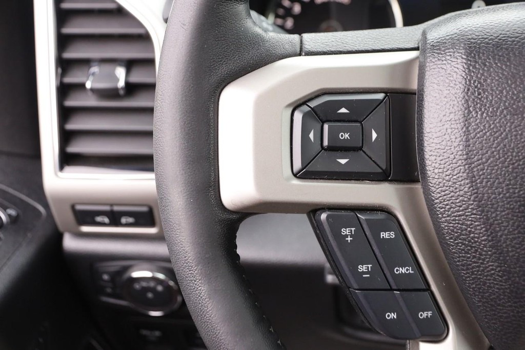 Ford F-150 Vehicle Full-screen Gallery Image 12