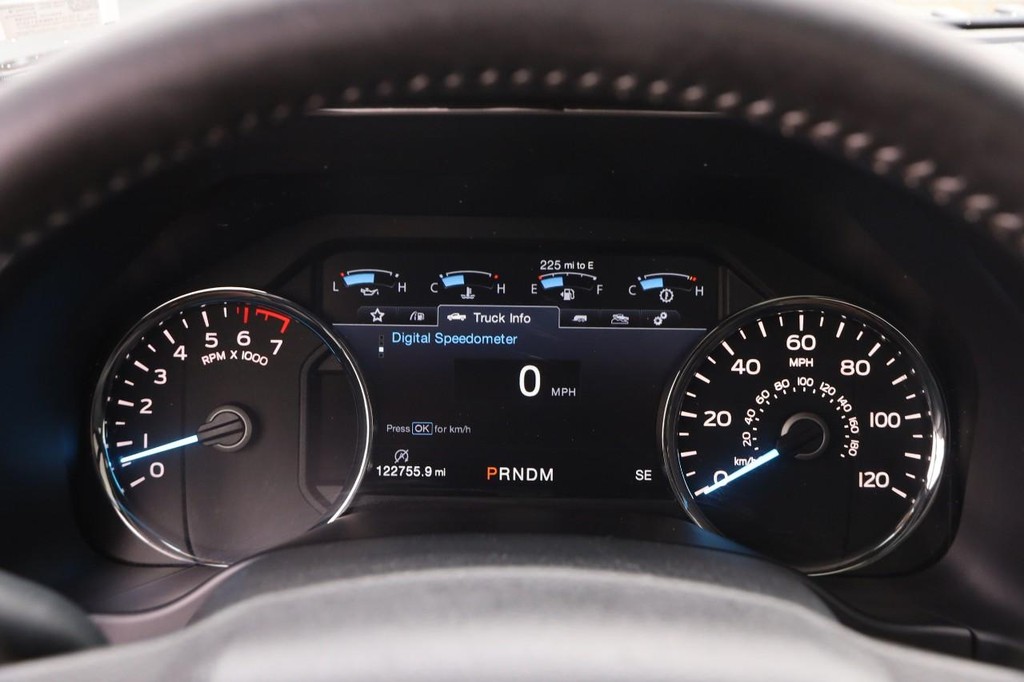 Ford F-150 Vehicle Full-screen Gallery Image 14