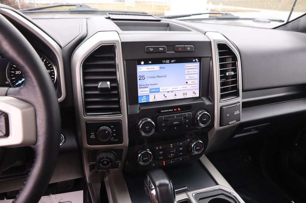 Ford F-150 Vehicle Full-screen Gallery Image 16