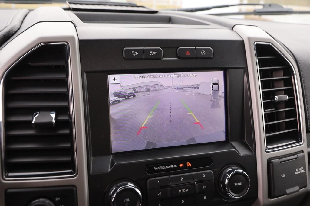 Ford F-150 Vehicle Full-screen Gallery Image 17