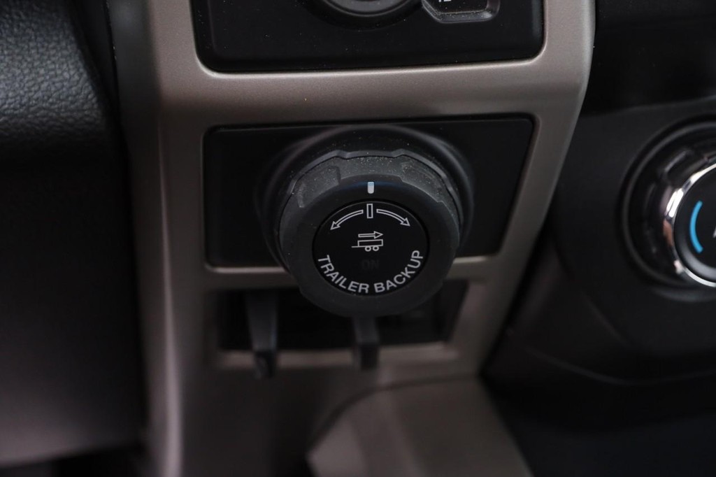 Ford F-150 Vehicle Full-screen Gallery Image 20