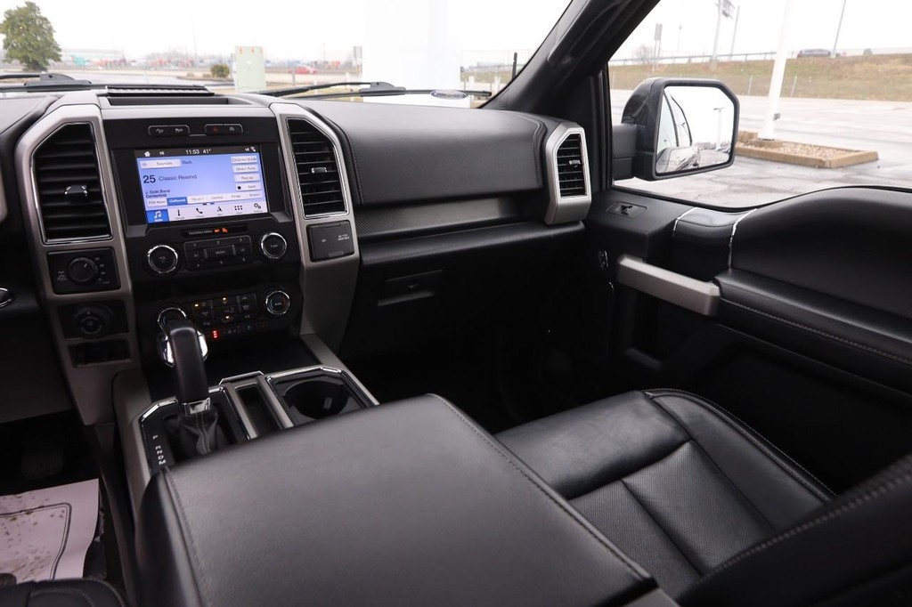 Ford F-150 Vehicle Full-screen Gallery Image 25
