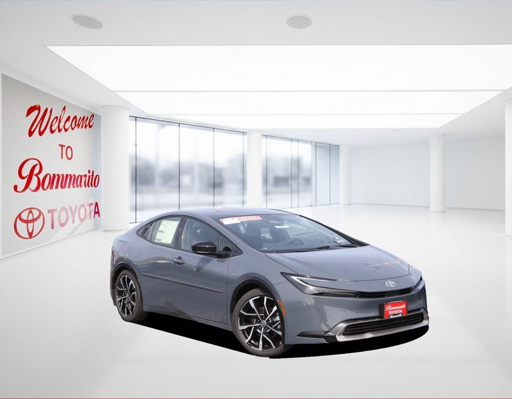 Toyota Prius Plug-In Hybrid Vehicle Full-screen Gallery Image 2