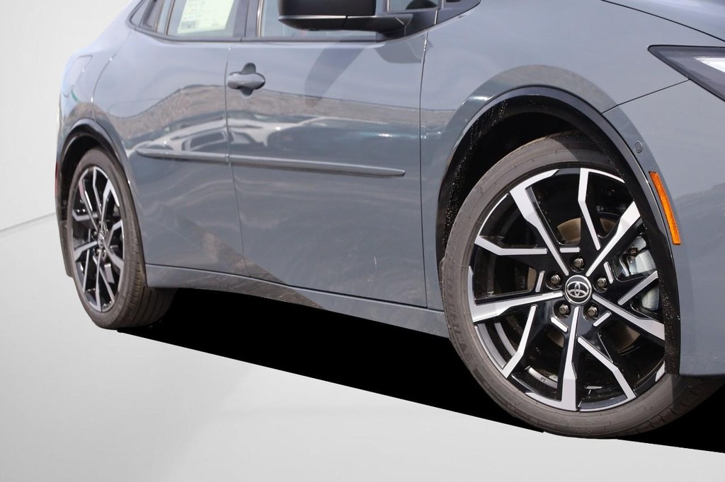 Toyota Prius Plug-In Hybrid Vehicle Full-screen Gallery Image 3