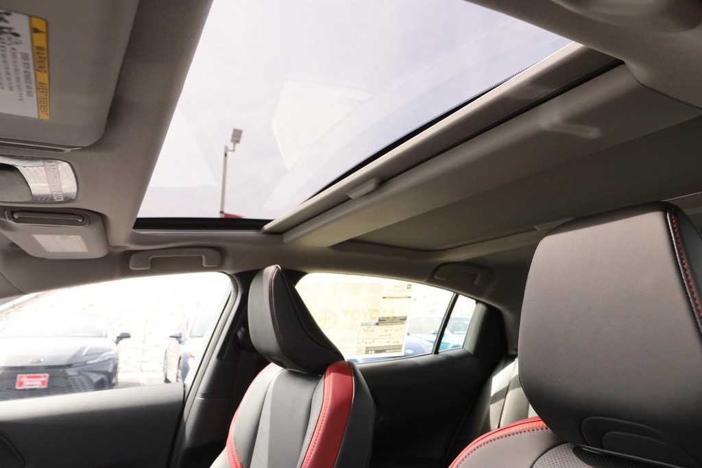 Toyota Prius Plug-In Hybrid Vehicle Full-screen Gallery Image 9