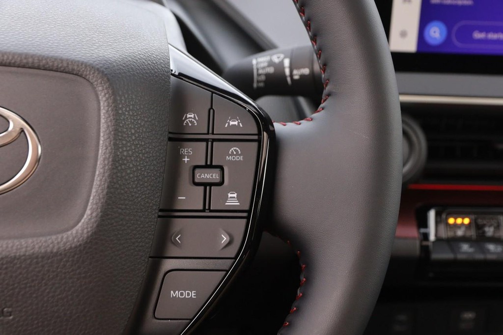 Toyota Prius Plug-In Hybrid Vehicle Full-screen Gallery Image 14