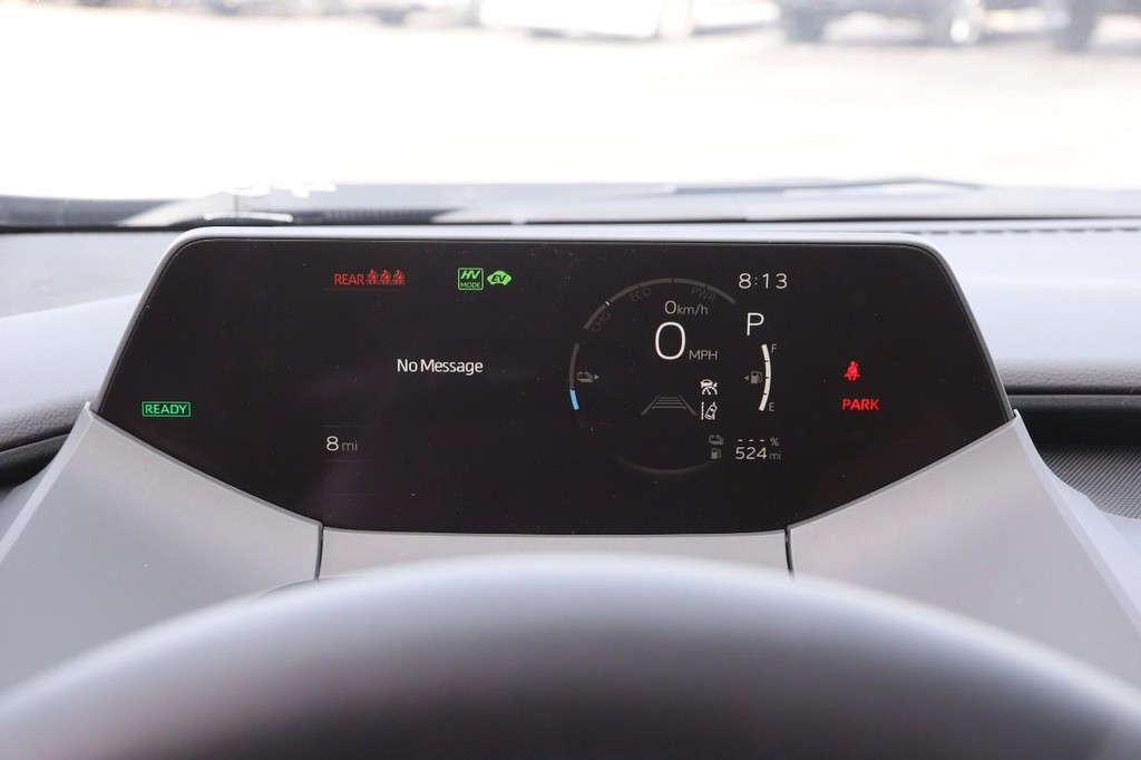 Toyota Prius Plug-In Hybrid Vehicle Full-screen Gallery Image 15