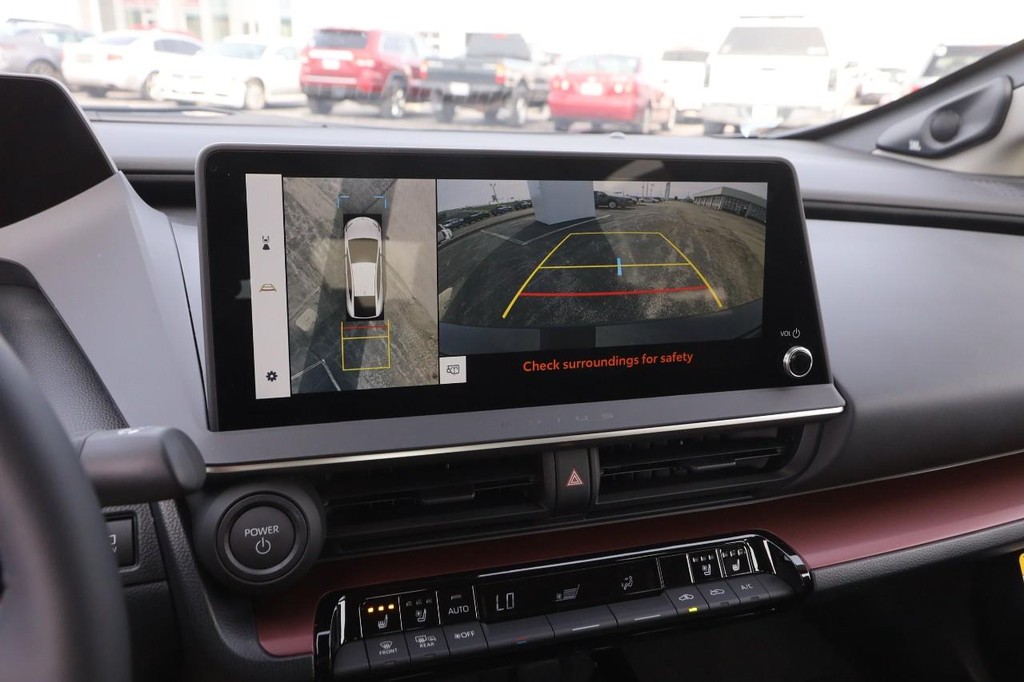 Toyota Prius Plug-In Hybrid Vehicle Full-screen Gallery Image 18