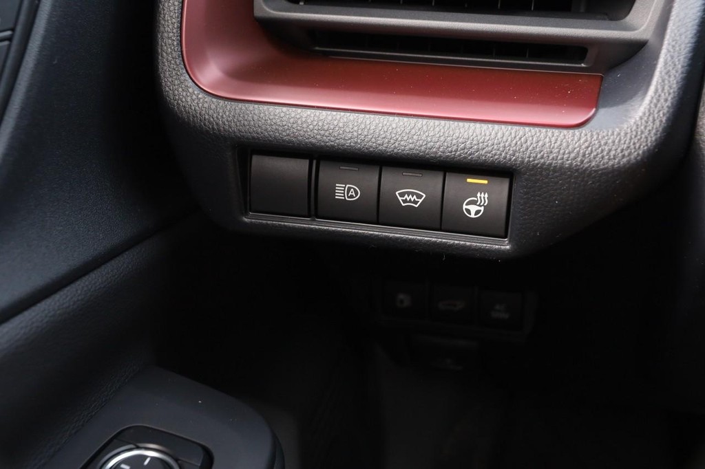 Toyota Prius Plug-In Hybrid Vehicle Full-screen Gallery Image 21