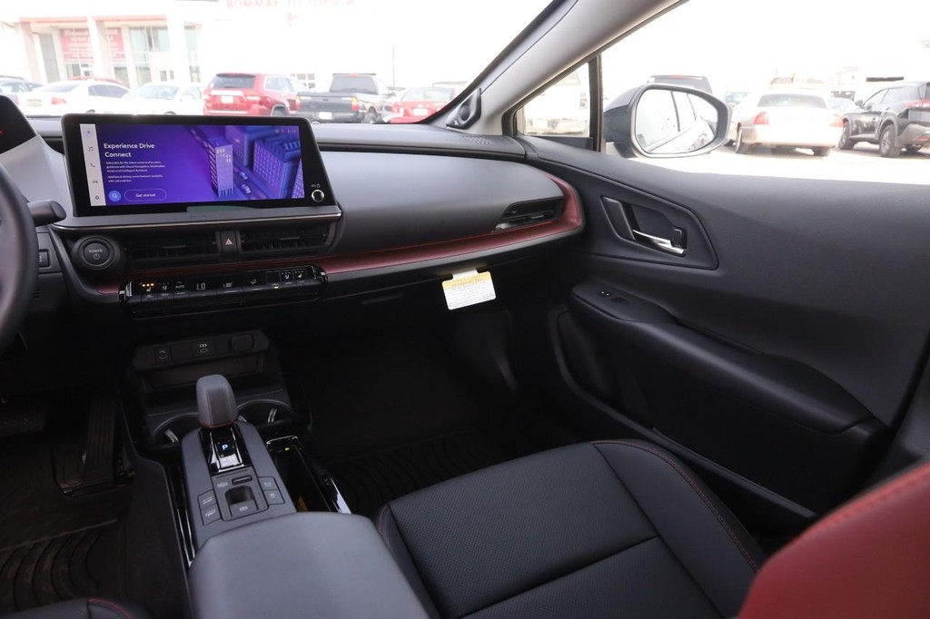 Toyota Prius Plug-In Hybrid Vehicle Full-screen Gallery Image 26