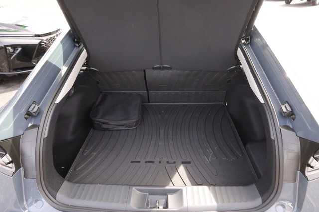 Toyota Prius Plug-In Hybrid Vehicle Image 07