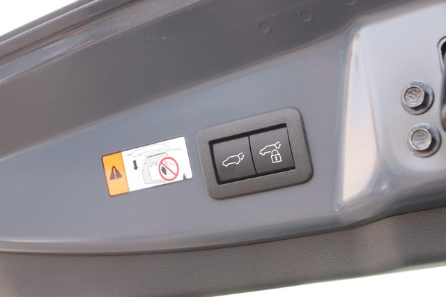 Toyota Prius Plug-In Hybrid Vehicle Image 08