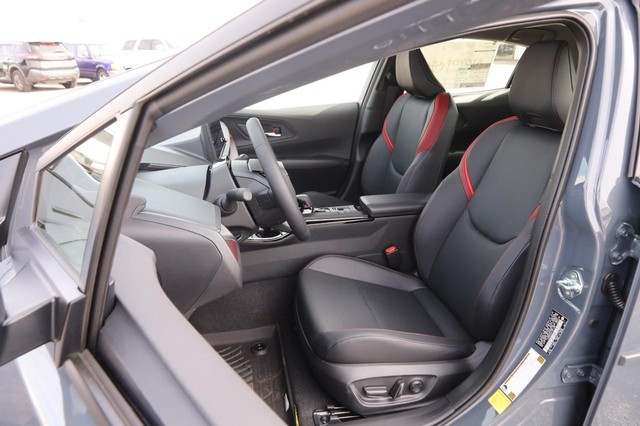 Toyota Prius Plug-In Hybrid Vehicle Image 10