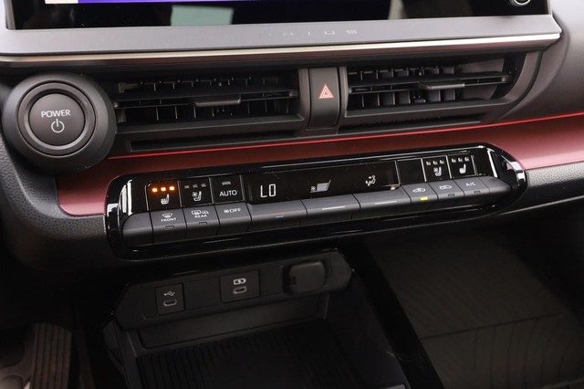 Toyota Prius Plug-In Hybrid Vehicle Image 19