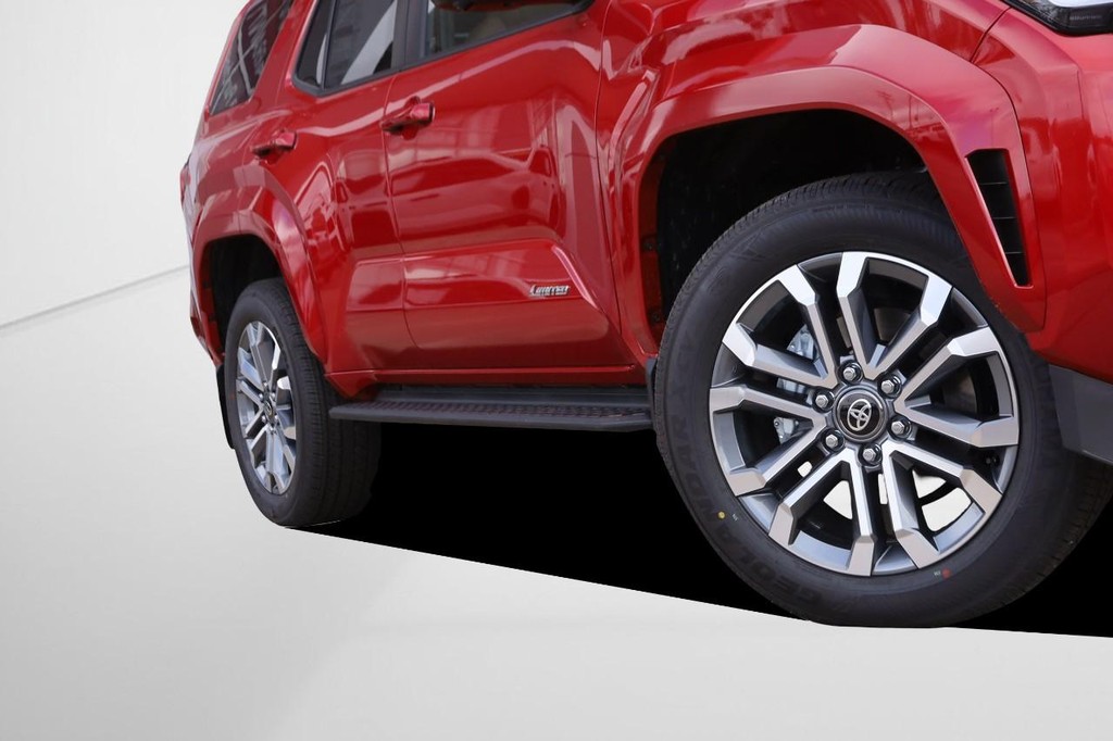 Toyota 4Runner Vehicle Full-screen Gallery Image 3