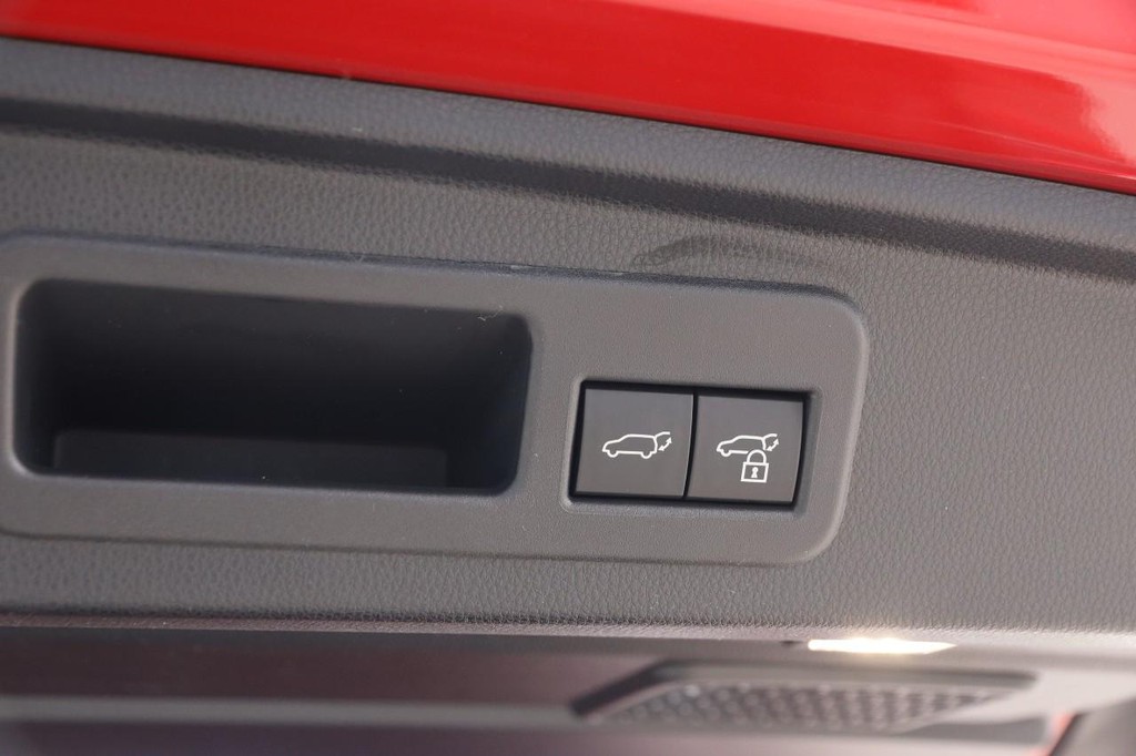 Toyota 4Runner Vehicle Full-screen Gallery Image 8