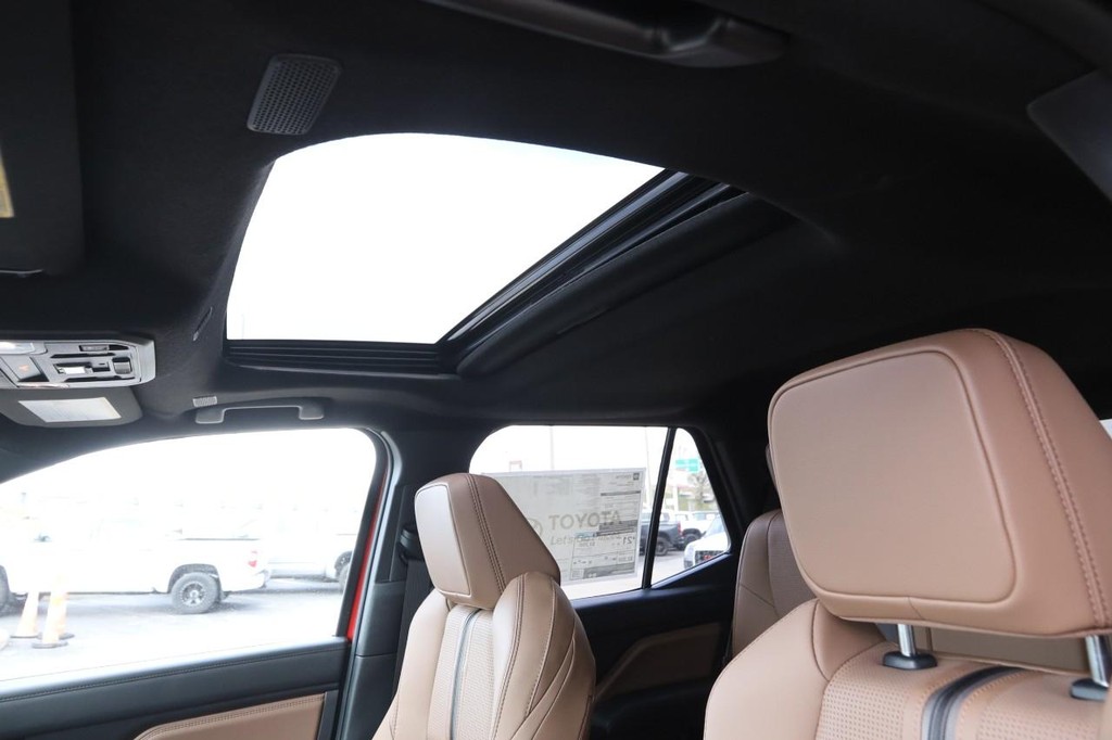 Toyota 4Runner Vehicle Full-screen Gallery Image 9