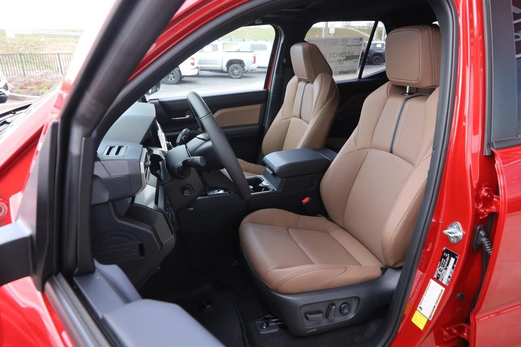 Toyota 4Runner Vehicle Full-screen Gallery Image 10